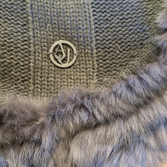 Armani Jeans Woven Acrylic poncho with rabbit fur trim - Picture 2 of 6
